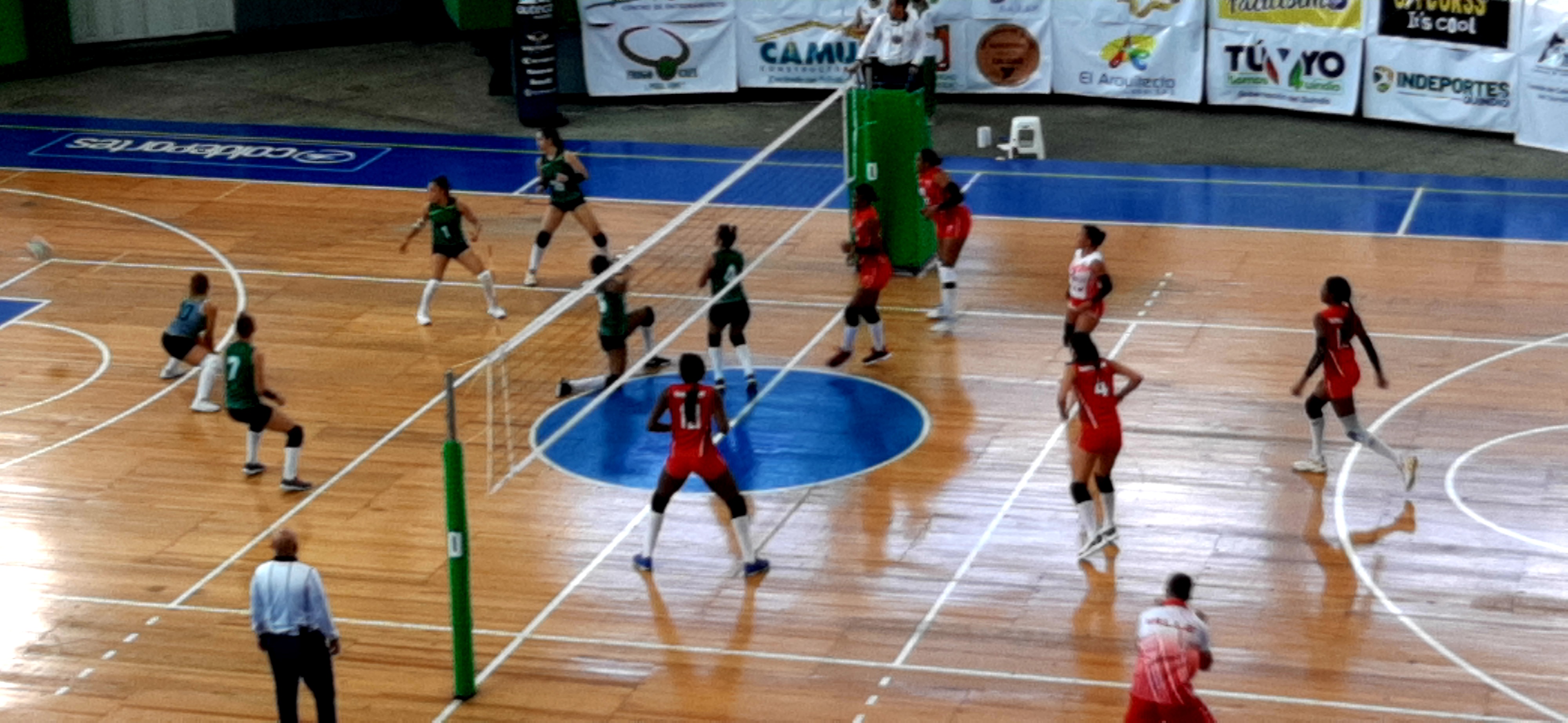 BOLETÍN DEPORTIVO 010 - TÉCNICO DE LA SELECCIÓN COLOMBIA DE VOLEIBOL FEMENINA APROVECHA EL NACIONAL EN ARMENIA PARA TRABAJAR CON SU EQUIPO