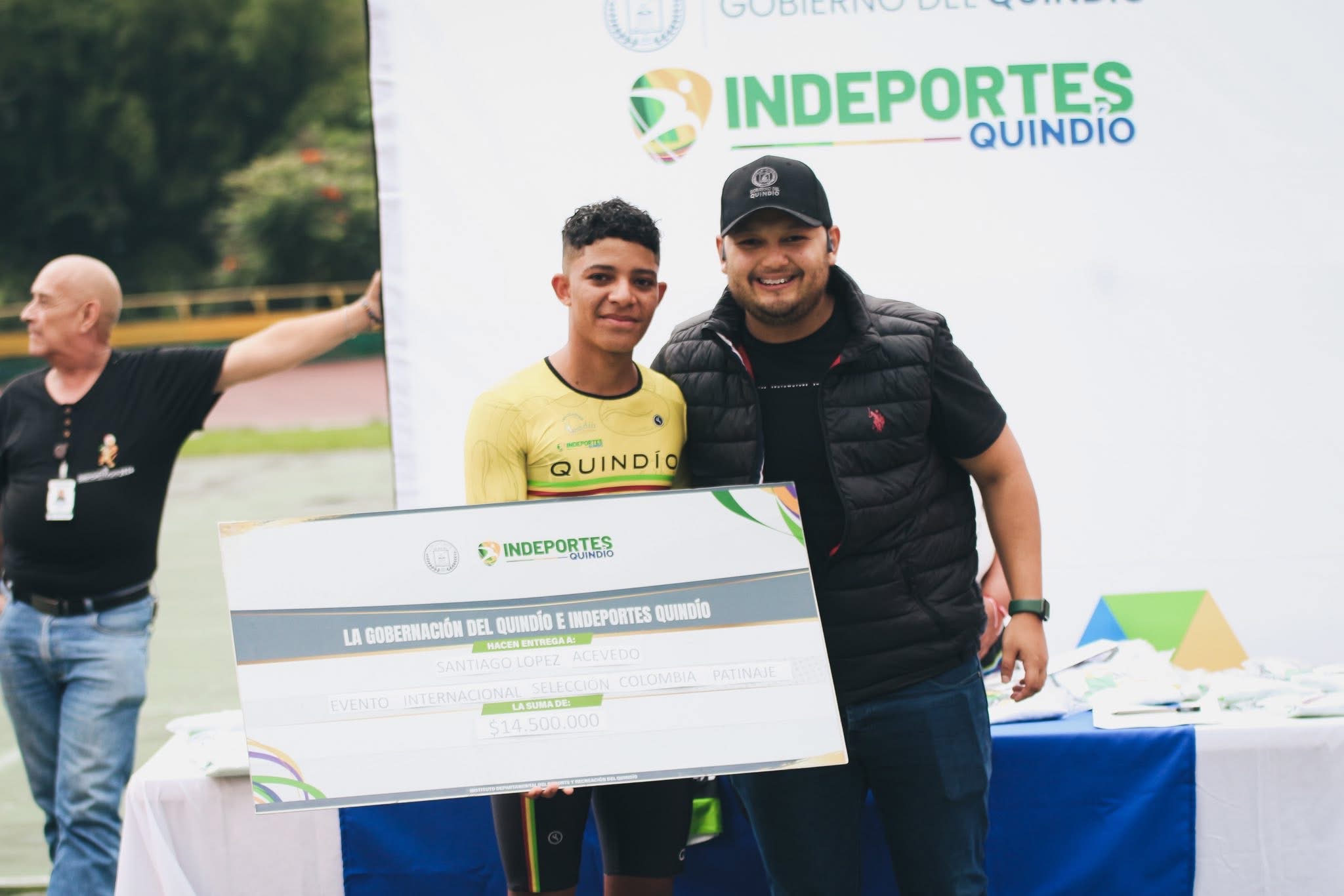 INDEPORTES ENTREGÓ IMPLEMENTACIÓN DEPORTIVA A LA LIGA QUINDIANA DE PATINAJE