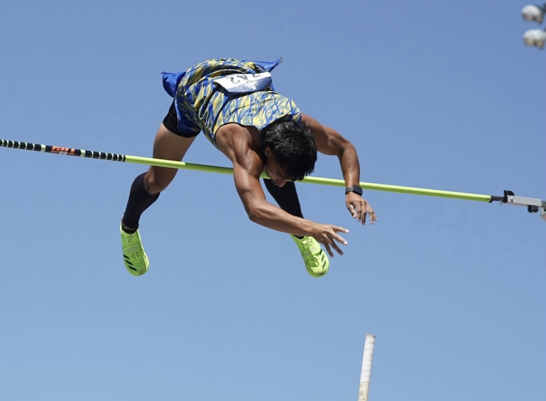 QUINDIANO THOMAS NIETO IMPONE NUEVO RÉCORD NACIONAL EN SALTO CON PÉRTIGA: 5.52 METROS