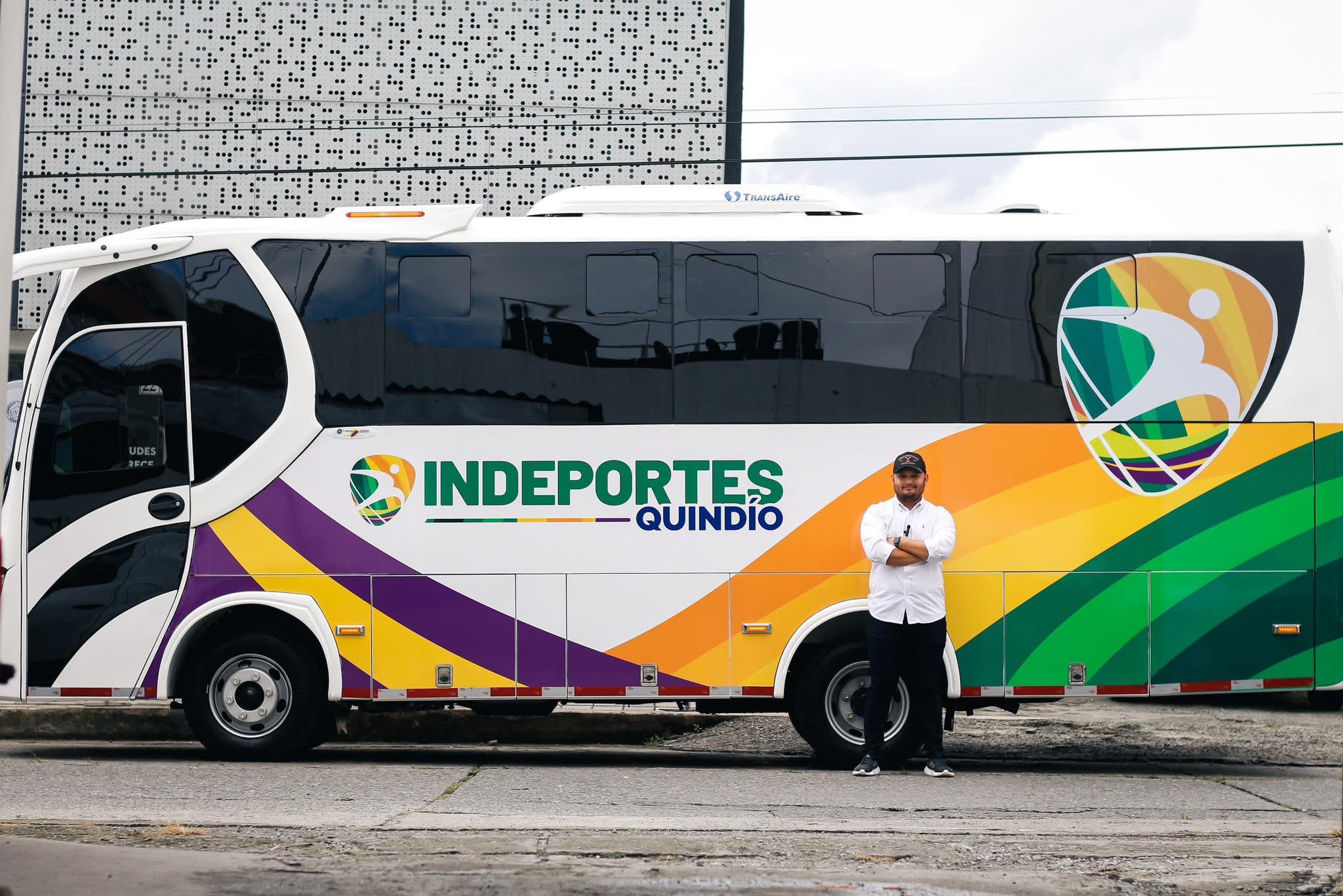 CAMILO ORTIZ LOGRA HITO HISTÓRICO EN INDEPORTES: EL QUINDÍO YA TIENE BUS PROPIO PARA EL DEPORTE