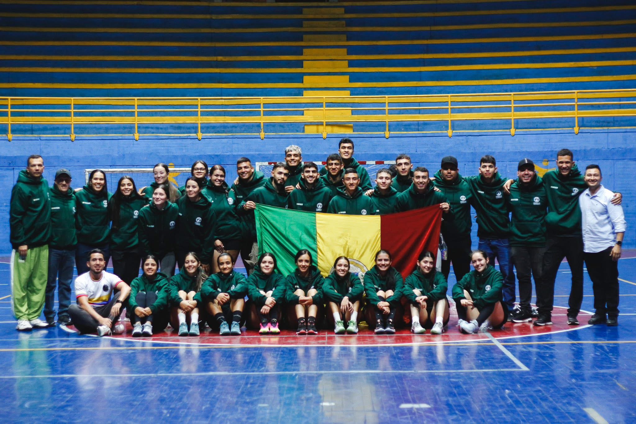 INDEPORTES HIZO LA ENTREGA DE BANDERA E IMPLEMENTACIÓN DEPORTIVA A LOS EQUIPOS DE BALONMANO QUE REPRESENTARÁN AL QUINDÍO Y AL PAÍS A NIVEL INTERNACIONAL