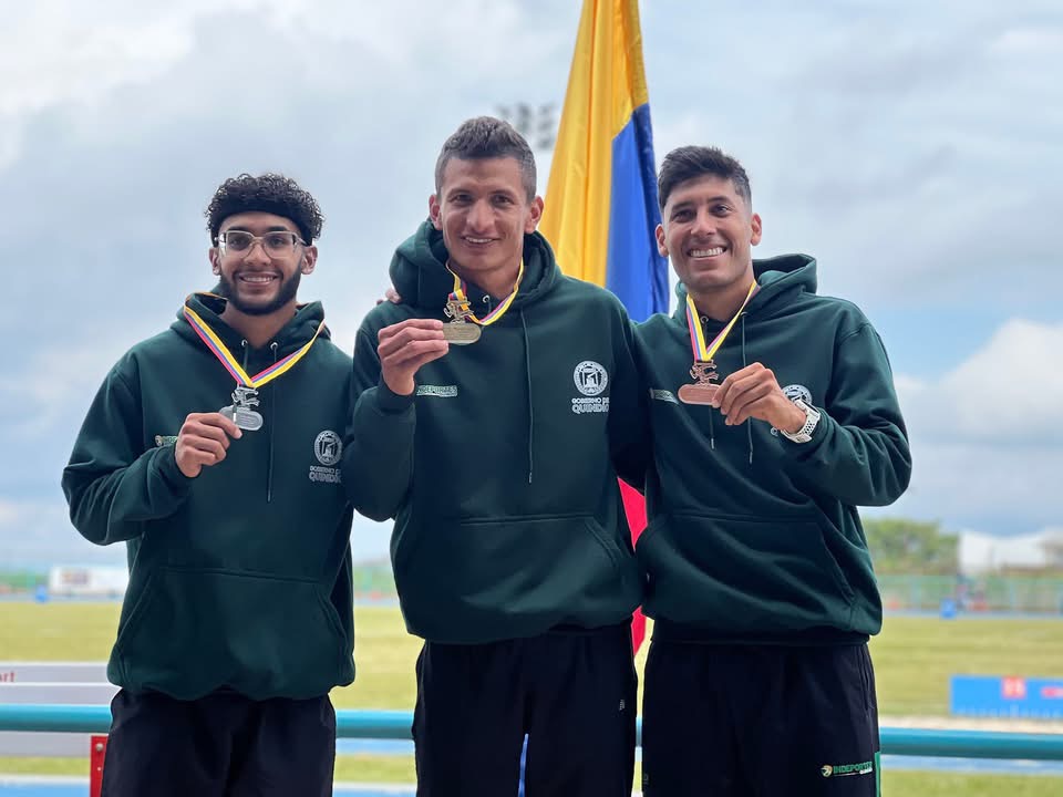 ¡HISTÓRICO! EL ATLETISMO QUINDIANO CONQUISTA POR COMPLETO EL PODIO DE LOS 800 METROS